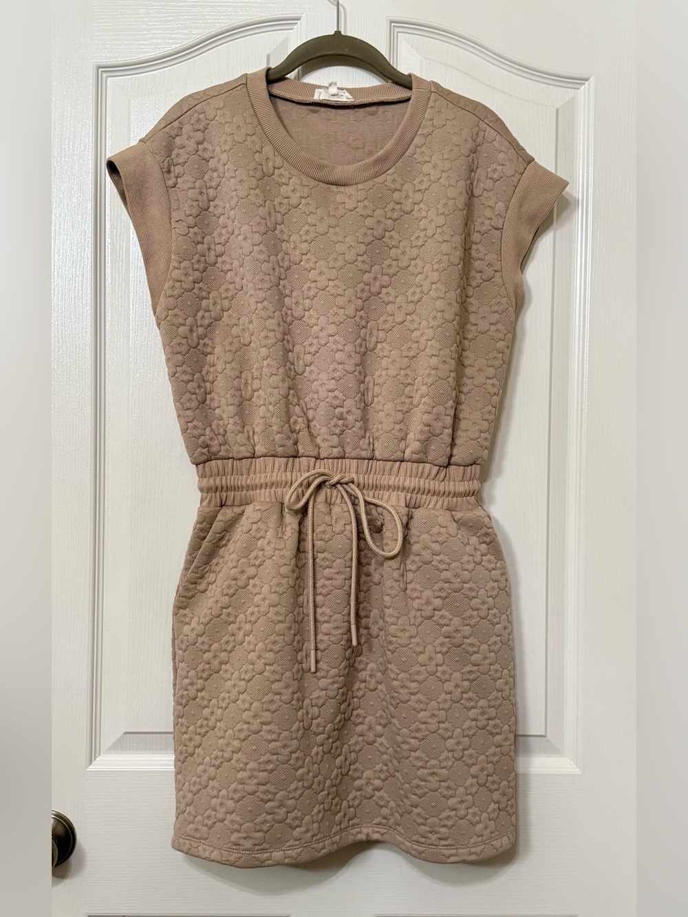 entro Quilted Drawstring Waist Sleeveless Dress in Taupe